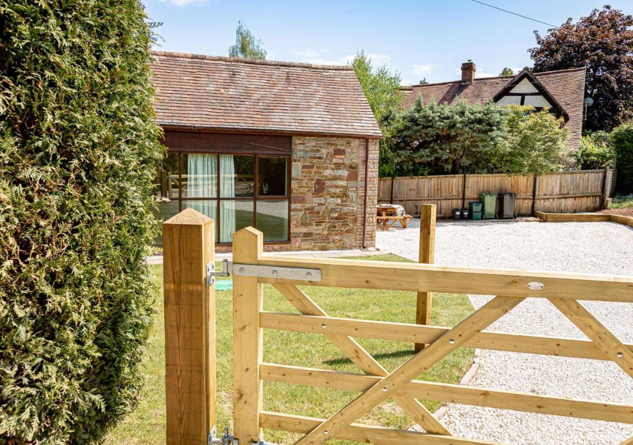 The Barn In Longhope - Luxury Barn Conversion Exteriér fotografie